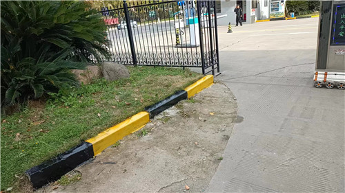 側(cè)石粉刷后_副本.jpg 側(cè)石粉刷后_副本.jpg