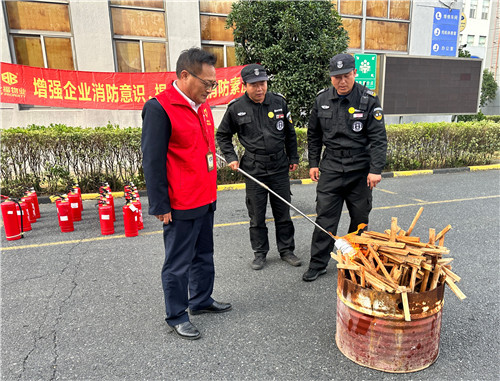 消防演練7_副本.jpg 消防演練7_副本.jpg