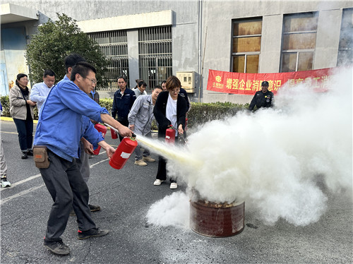 消防演練9_副本.jpg 消防演練9_副本.jpg