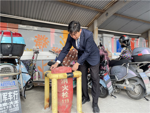 設(shè)備穿“冬衣”5_副本.jpg 設(shè)備穿“冬衣”5_副本.jpg