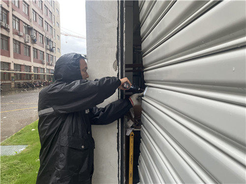 臺(tái)風(fēng)中 (1)_副本.jpg 臺(tái)風(fēng)中 (1)_副本.jpg